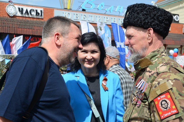 Анна Придня с казаками Усть-Лабинского района