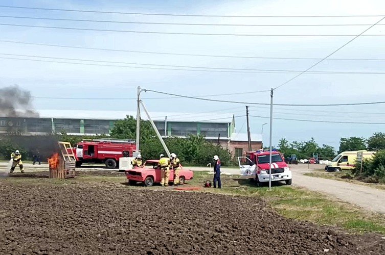показательно тушение пожара и транспортировка пострадавшего в ПЧ-42