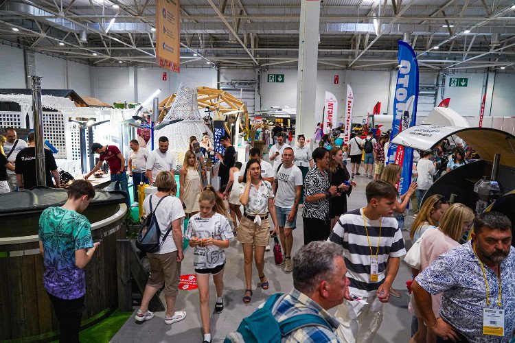 Экспозиции фестиваля «Отпуск Expo&Fest» в рамках Международной выставки автотуризма и кемпинг-индустрии в краснодарском выставочном комплексе «ЭкспоградЮг»