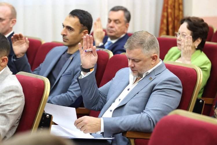 Депутаты ГорСовета Анапы голосуют за отмету турналога с отдыхающих
