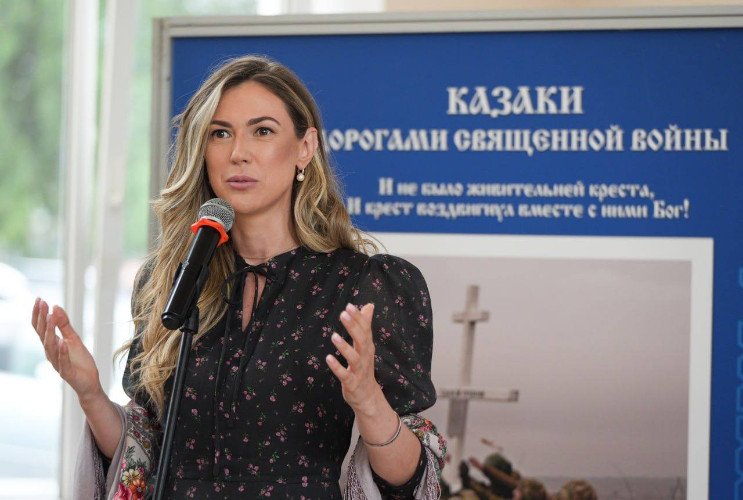 Галина Ратникова, генеральный директор фонда «Вольное дело-Юг», на выставке «Казаки дорогами священной войны» Всероссийского казачьего форума-фестиваля «Быть казаком»