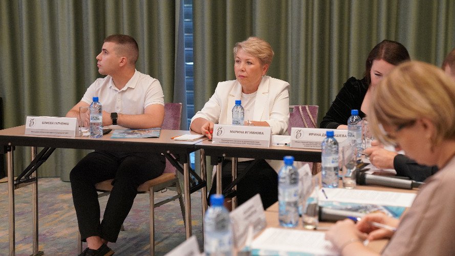 Марина Игумнова, руководитель проекта по взаимодействию с учебными заведениями холдинга «Аэродинамика» на круглом столе на тему «Корпоративная культура и социальная ответственность как факторы эффективности бизнеса»