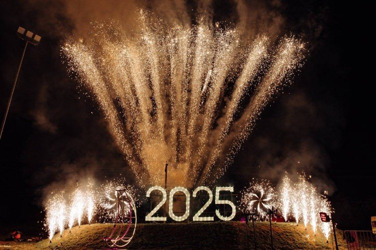 фейерверк выпуск-2025