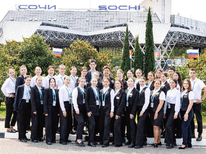 студенты авиационных вузов страны и обучающихся по "Профессионалитету" в ссузах в аэропорту Сочи