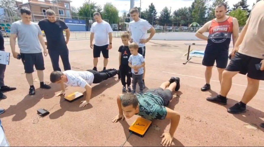 Сдача нормативов ГТО: отжимания