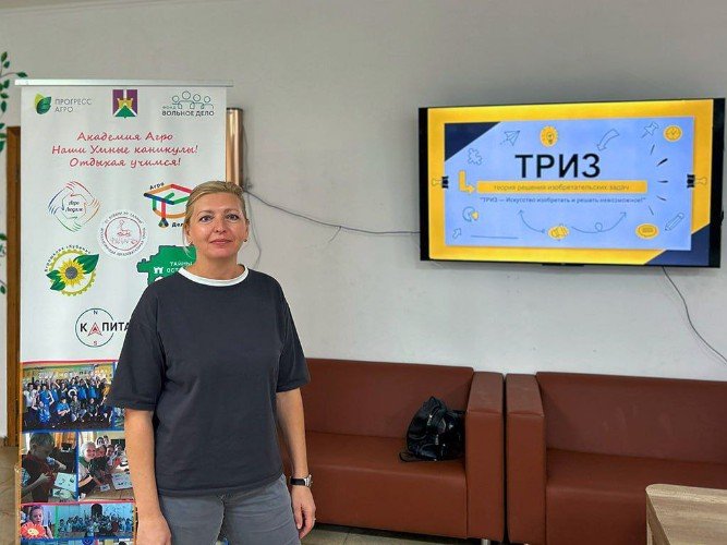 Анастасия Икономова у экрана