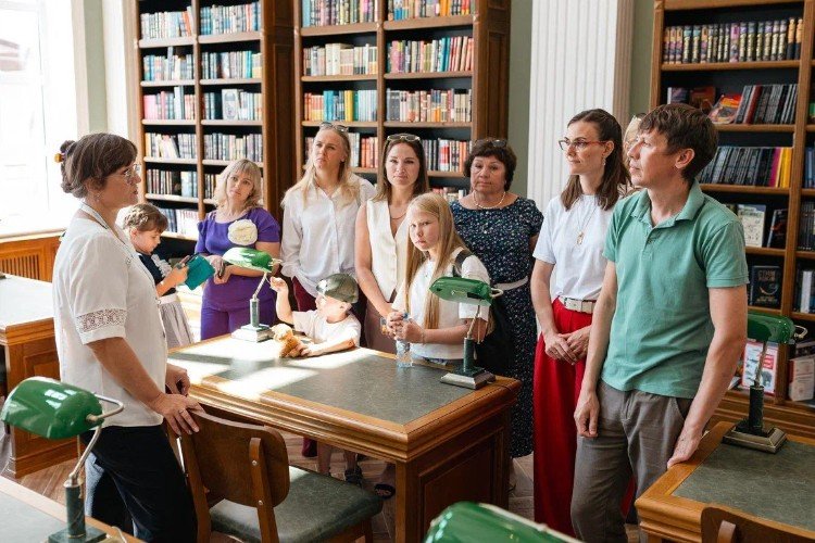 Родители в библиотеке лицея
