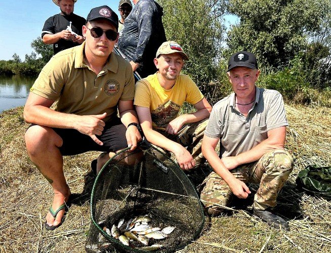 участники соревнований "Рыбалка для СВОих"