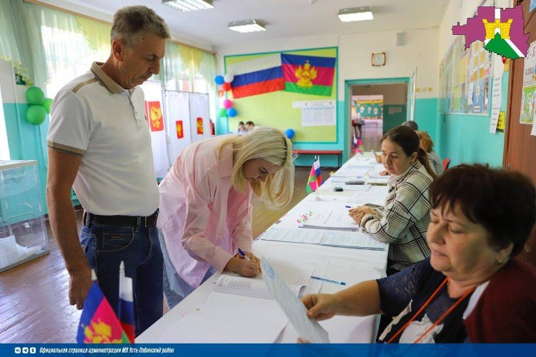 На избирательном участке