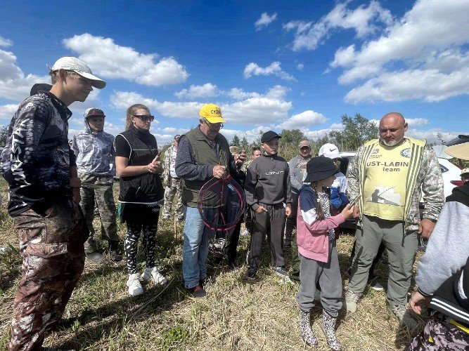 Судьи взвешивают уловы