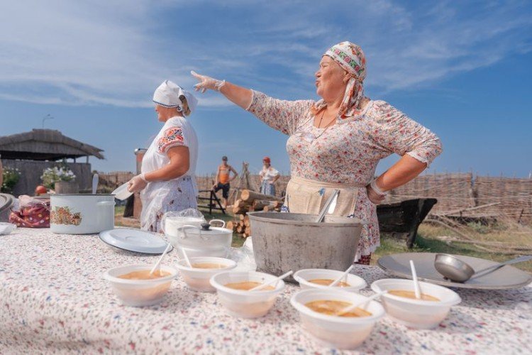 хозяйки готовят