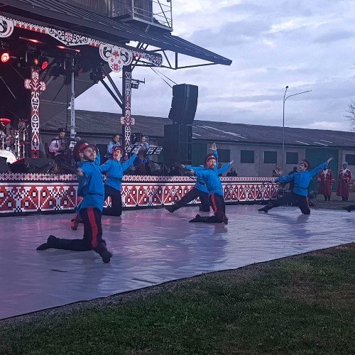 На сцене Аргатова