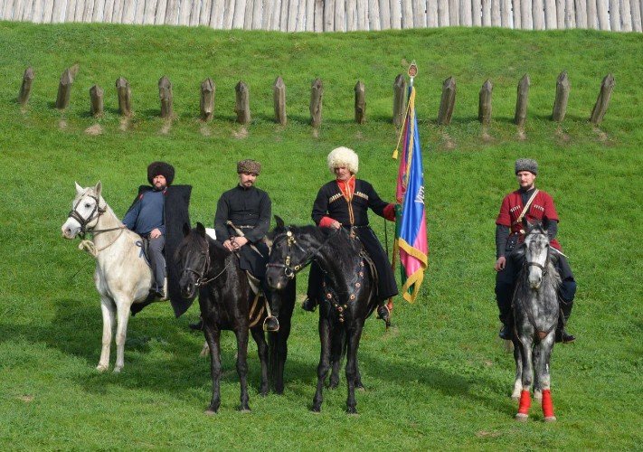 Казачья конница на Александровской крепости в Усть-Лабинске