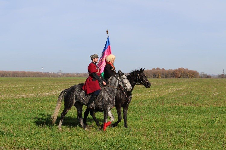 конники в походе от хутора Заречного к станице Некрасовской