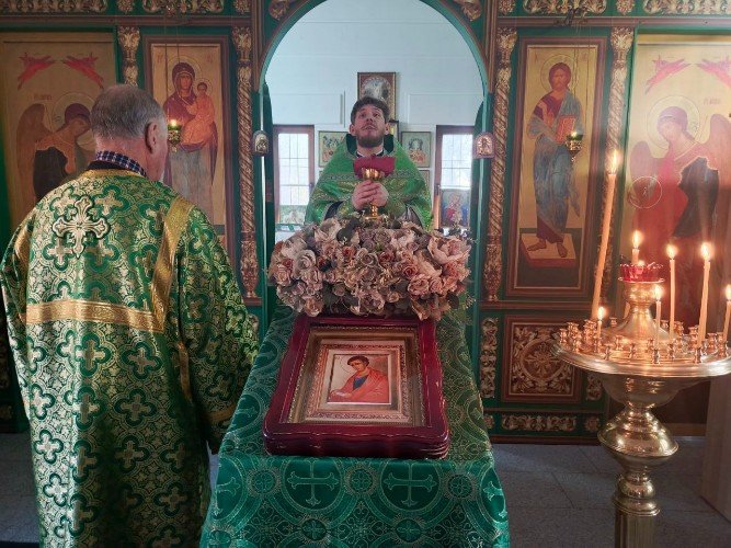 отец Дионисий Шиегин на службе