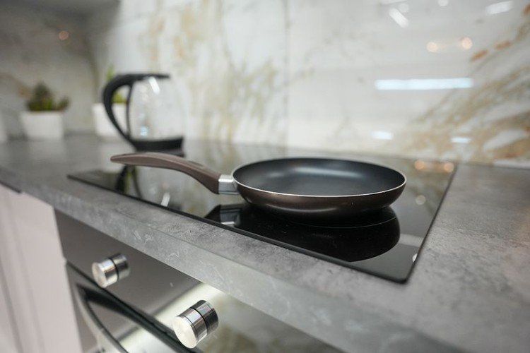 Сковорода на плите