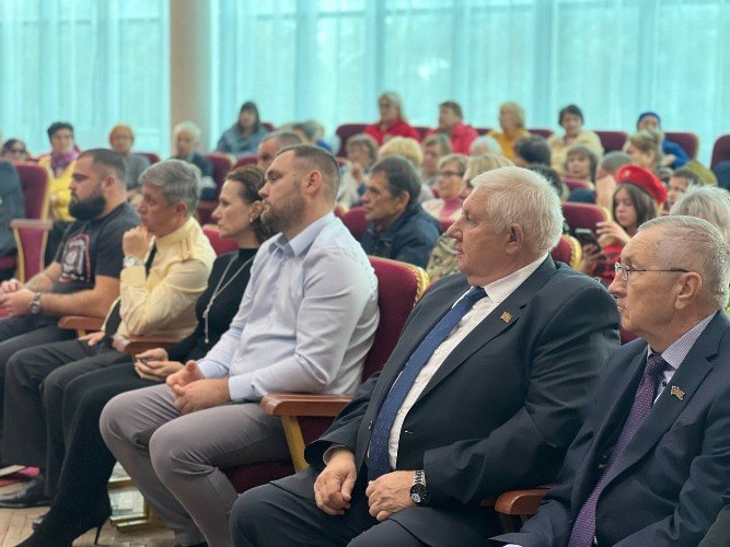 Приглашённые в зале