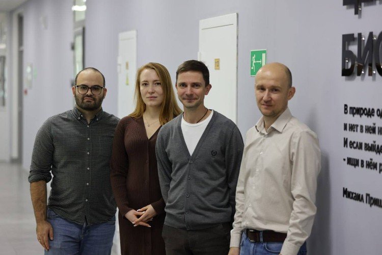 Павел Нефёдов и Никита Ермичёв (двое справа) с учёными КубГАУ
