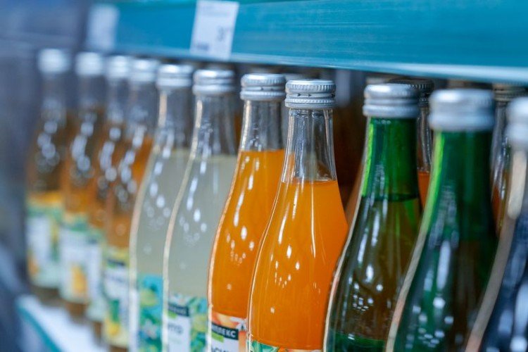 Газированные напитки на прилавке