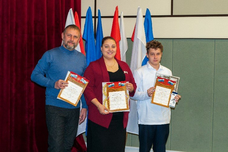 Победители фотобаттла на сцене ГДК Усть-Лабинска