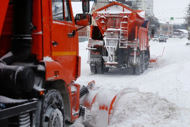 Снегоуборочная техника на дорогах