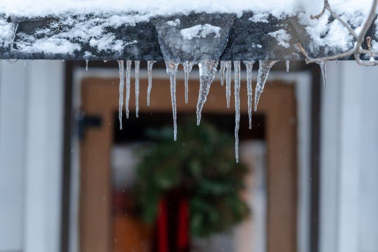 Сосульки на крыше