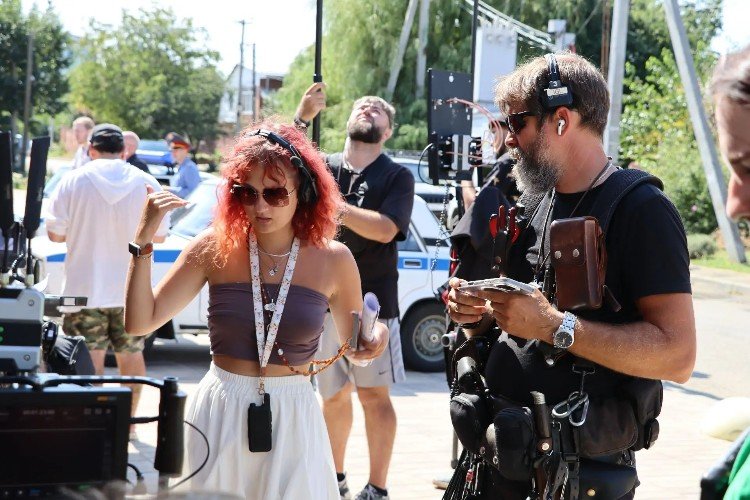 Женщина и мужчина на съемках фильма