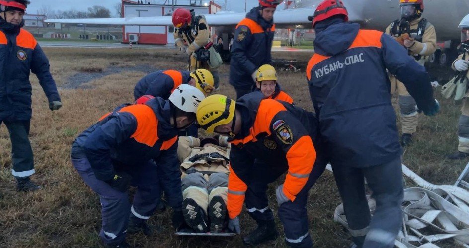 Мужчины в форменной одежде