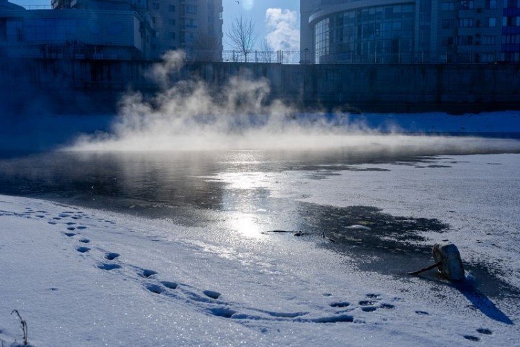 Лёд на реке