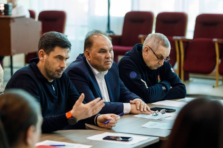 наСтанислав Гайнюченко, глава Усть-Лабинского района; Леонид Рагозин, генеральный директор «Прогресс Агро»; Борис Поликин, заместитель председателья Совета района.