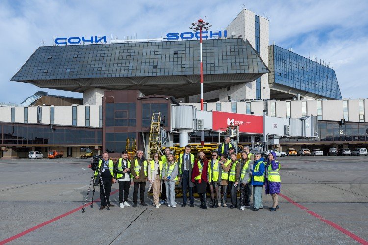 Люди на площади