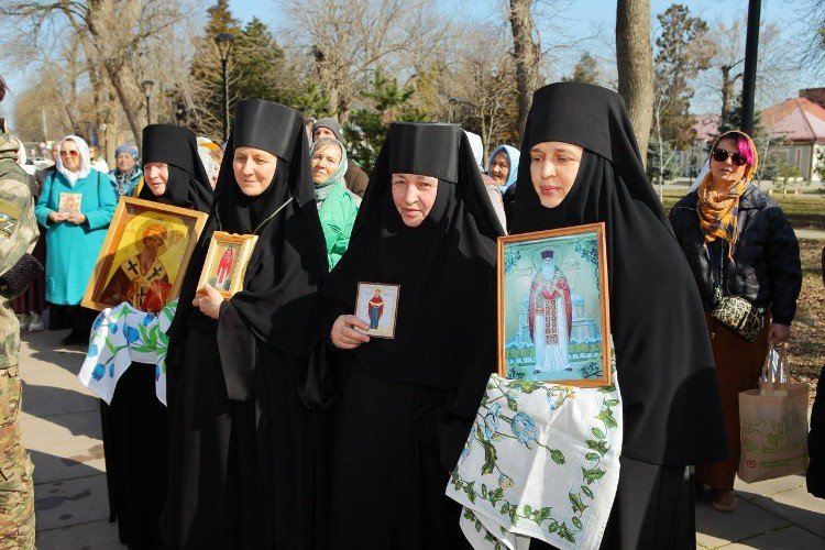 Монахини архиерейского подворья хутора Новосёловки Усть-Лабинского района