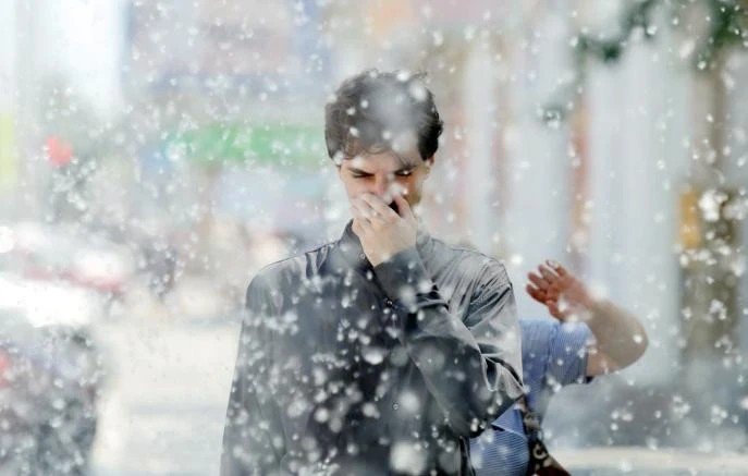 Мужчина с аллергией