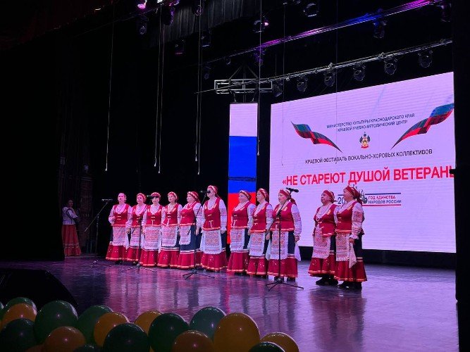 Участники на сцене