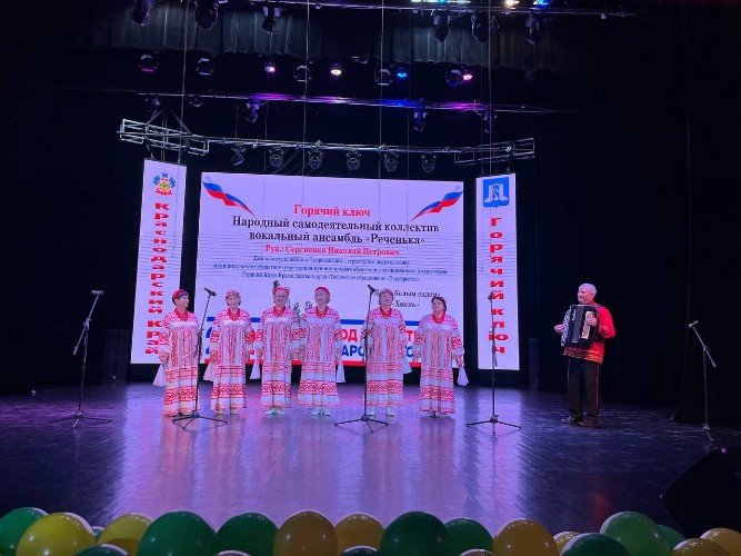 Участники на сцене