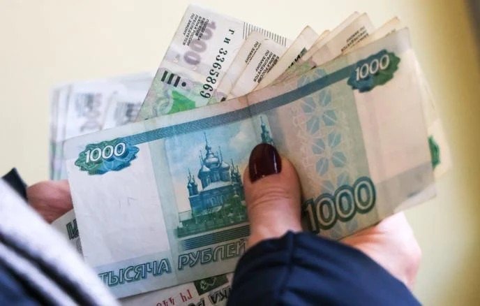 Купюры в руках