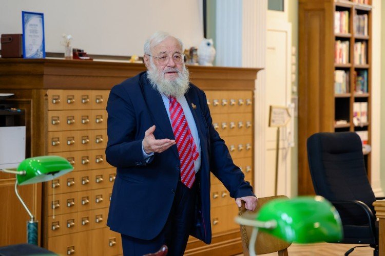 Рассказывает Владимир Громов