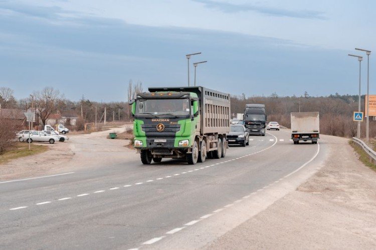 Грузовики на трассе