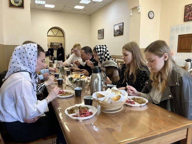 Постный обед в Духовной семинарии
