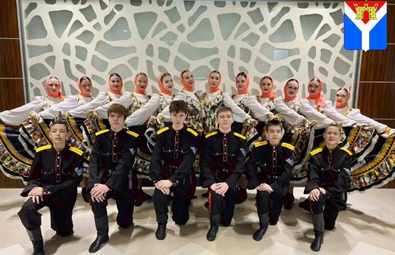 Старшая группа Образцового художественного хореографического ансамбля «Данко»