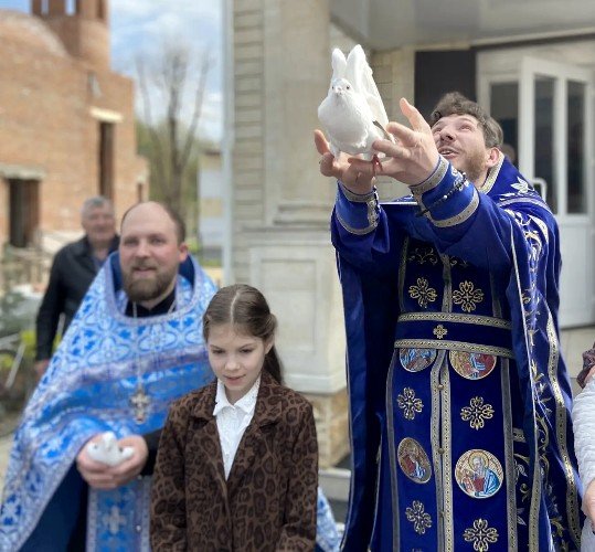 Отец Дионисий Шиегин: «Впервые за 20 лет служения выпускаю голубей»