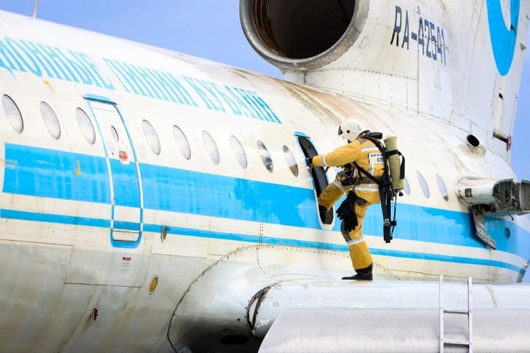 Мужчина и самолёт