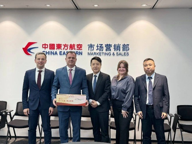 Русско-китайская делегация авиаторов