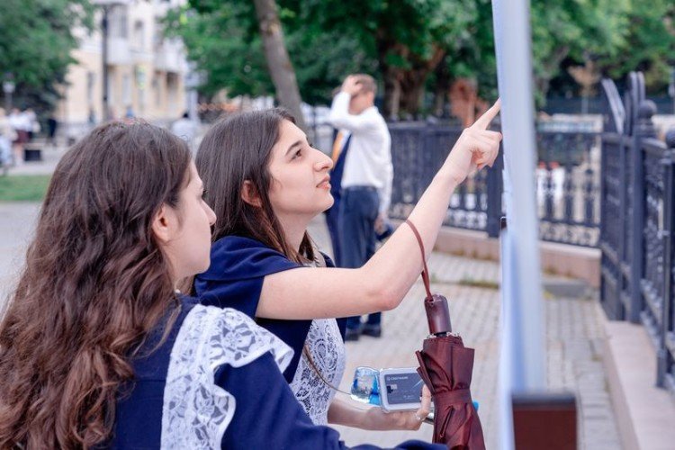 Старшеклассницы