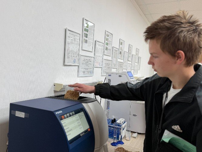 Экскурсия школьников на Ладожском элеваторе