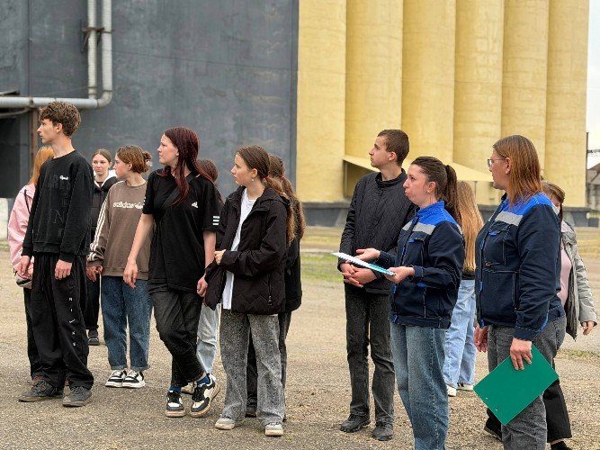 Экскурсия школьников на Ладожском элеваторе