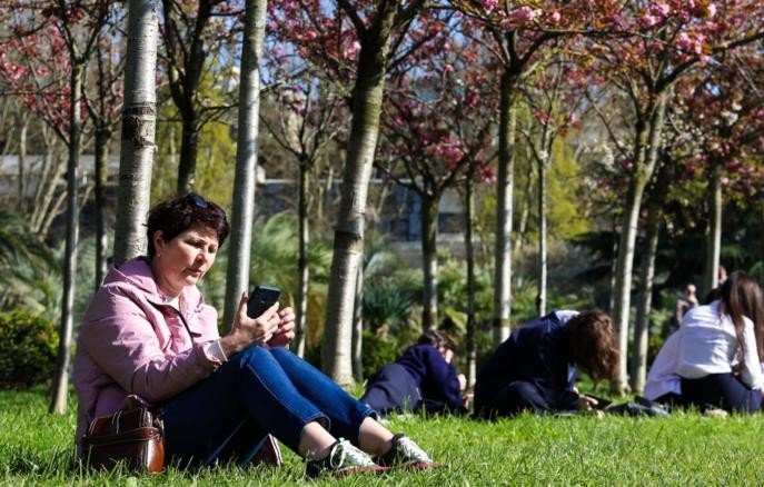 Женщина с телефоном