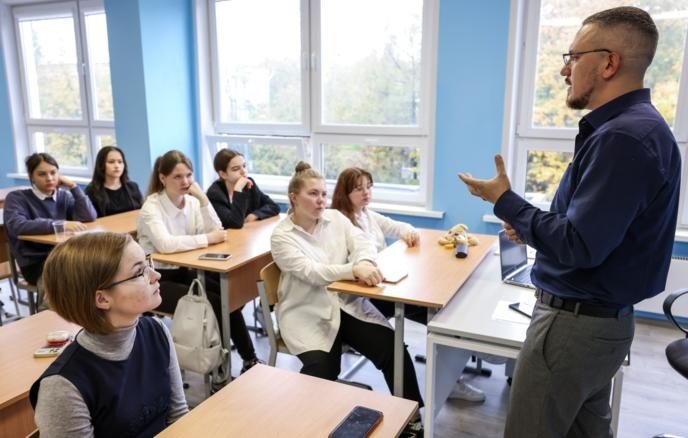 Учитель и дети