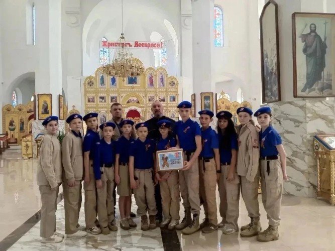 Школьники в станичном храме