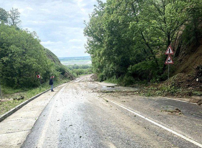 Дорога к мосту от станицы Ладожской